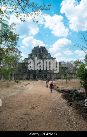 Blick auf die siebenstufige Pyramide am Prasat Thom der Koh Ker Tempelanlage, Preah Vihear Region, Kambodscha, Asien Stockfoto