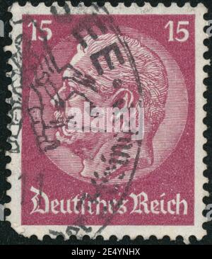 POLTAVA, UKRAINE - 25. Januar 2021. Die in Deutschland um 1933 gedruckte Vintage-Marke zeigt Paul von Hindenburg Stockfoto