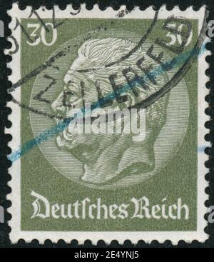 POLTAVA, UKRAINE - 25. Januar 2021. Die in Deutschland um 1933 gedruckte Vintage-Marke zeigt Paul von Hindenburg Stockfoto