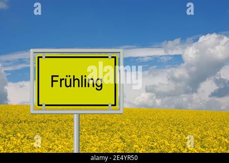 Verkehrsschild 'Frühling', Übersetzung 'Frühling', vor Rapsblüten, 3d-Illustration Stockfoto