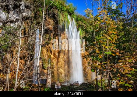 Mali Prstavac Wasserfall im Herbst, Nationalpark Plitvicer Seen, Kroatien Stockfoto