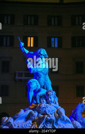 Italien, Rom, 26th. Dezember 2020. An den drei historischen Brunnen der Piazza Navona wird in der Weihnachtszeit anstelle des Types eine Lichtshow aufgeführt Stockfoto