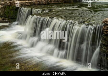 Die Unterfälle der Aysgarth Falls, North Yorkshire, England, Großbritannien Stockfoto