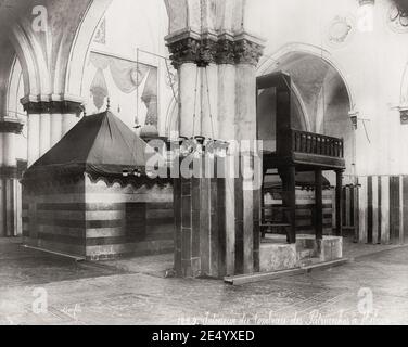 Vintage 19. Jahrhundert Foto: Die Höhle der Patriarchen oder Grab der Patriarchen, den Juden als die Höhle von Machpelah und den Muslimen als das Heiligtum Abrahams bekannt, ist eine Reihe von Höhlen im Herzen der Altstadt von Hebron, Heiliges Land, Palästina, jetzt der südlichen Westbank. Stockfoto