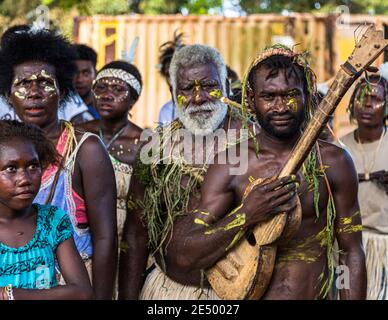 Sing-Sing in Bougainville, Papua-Neuguinea. Buntes Dorffest auf Bougainville mit Musik und Tanz Stockfoto