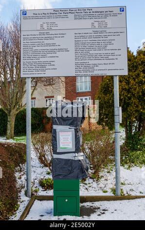 Holywell, Flintshire; Großbritannien: 25. Januar 2021: Aufgrund der Corona-Virus-Pandemie wurde die Gebühr für das Parken im Plas Yn Dre Car Park ausgesetzt. Die Bezahlung Stockfoto