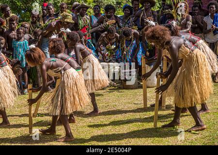 Sing-Sing in Bougainville, Papua-Neuguinea. Buntes Dorffest auf Bougainville mit Musik und Tanz Stockfoto