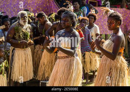 Sing-Sing in Bougainville, Papua-Neuguinea. Buntes Dorffest auf Bougainville mit Musik und Tanz Stockfoto