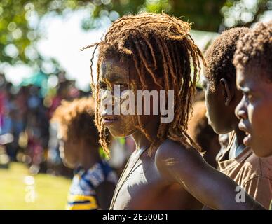 Sing-Sing in Bougainville, Papua-Neuguinea. Buntes Dorffest auf Bougainville mit Musik und Tanz Stockfoto