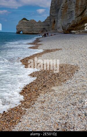 La Falaise d’Amont, Etretat, Normandie, Frankreich Stockfoto