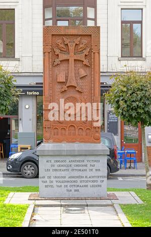 Denkmal für die Opfer des armenischen Völkermordes durch die osmanische Regierung im Jahr 1915, Steinkreuz, gefunden in Ixelles, Brüssel, Belgien Stockfoto