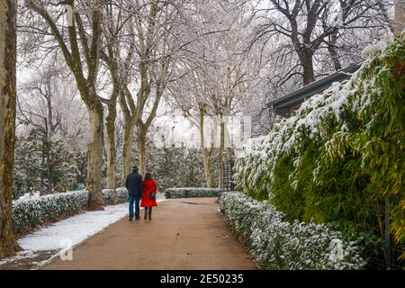 Schneebedeckte Retiro-Park. Madrid, Spanien. Stockfoto