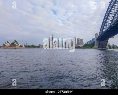 Sydney Habour Bridge , Opera House und Downtown Skyline in der berühmten Touristenstadt Sydney, Australien Stockfoto