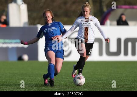 DURHAM, ENGLAND. 24. JANUAR Kathryn Hill von Durham Women in Aktion mit London Bees' Amelia HAZARD während des FA Women's Championship Matches zwischen Durham Women und London Bees im Maiden Castle, Durham City am Sonntag, 24. Januar 2021. (Kredit: Mark Fletcher, Mi News) Kredit: MI Nachrichten & Sport /Alamy Live Nachrichten Stockfoto