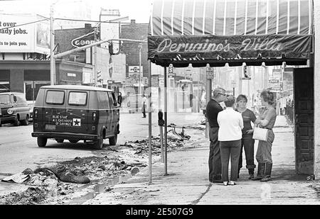 Eine Szene aus der Überschwemmungsgemeinde Wilkes Barre Pennsylvania nach dem Tropensturm Agnes im Juni 1972. Wilkes Barre befindet sich in Luzerne County , Wyoming Valley Pennsylvania. Tropensturm Agnes war die schlimmste Naturkatastrophe, die die Vereinigten Staaten zu dieser Zeit getroffen. Stockfoto