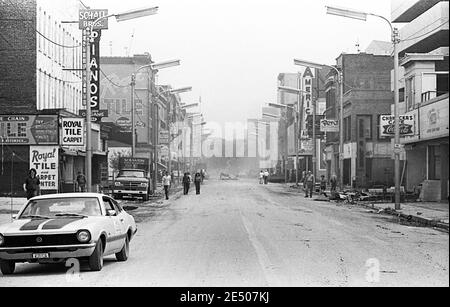 Eine Szene aus der Überschwemmungsgemeinde Wilkes Barre Pennsylvania nach dem Tropensturm Agnes im Juni 1972. Wilkes Barre befindet sich in Luzerne County , Wyoming Valley Pennsylvania. Tropensturm Agnes war die schlimmste Naturkatastrophe, die die Vereinigten Staaten zu dieser Zeit getroffen. Stockfoto