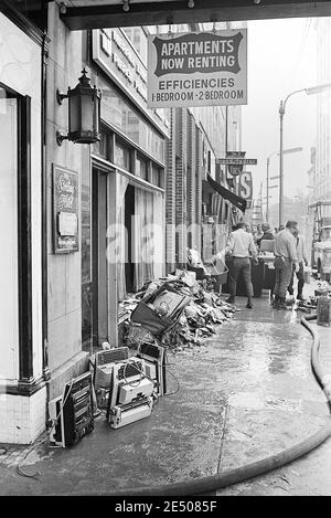 Eine Szene aus der Überschwemmungsgemeinde Wilkes Barre Pennsylvania nach dem Tropensturm Agnes im Juni 1972. Wilkes Barre befindet sich in Luzerne County , Wyoming Valley Pennsylvania. Tropensturm Agnes war die schlimmste Naturkatastrophe, die die Vereinigten Staaten zu dieser Zeit getroffen. Stockfoto