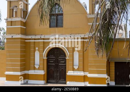 Die beschädigte Kirche La Ermita Kirche Barranco im Böhmischen Bezirk Barranco in Lima, Peru Stockfoto