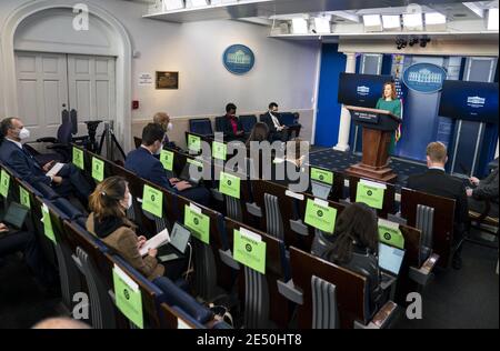 Washington, Usa. Januar 2021. Jen Psaki, die Pressesprecherin des Weißen Hauses, hält am Montag, den 25. Januar 2021, eine Pressekonferenz im Weißen Haus in Washington, DC. Foto von Kevin Dietsch/UPI Kredit: UPI/Alamy Live News Stockfoto