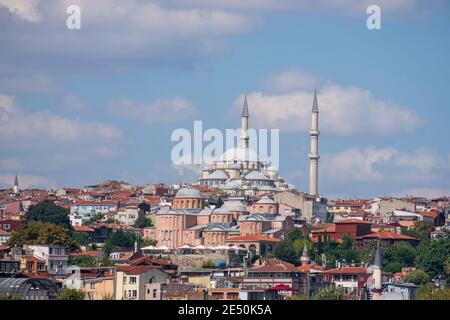 ISTANBUL, TÜRKEI, 06. August 2019: Blick auf die Zeyrek-Moschee oder das Pantokrator-Kloster, ist eine bedeutende Moschee in Istanbul mit der Fatih-Moschee in Th Stockfoto