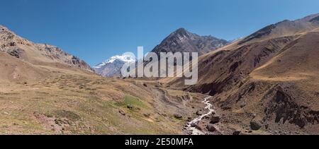 Panoramablick auf den Aconcagua Nationalpark in Mendoza, Argentinien. Der höchste Berg in Amerika Stockfoto
