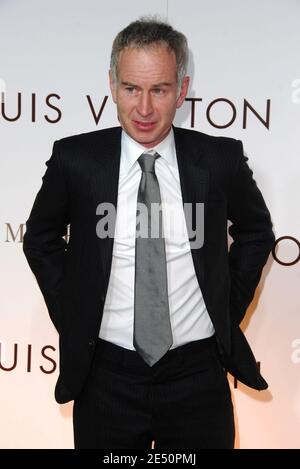 Ex-Tennisstar John McEnroe besucht am 3. April 2008 das Brooklyn Museum und die Louis Vuitton Gala zur Takashi Murakami Retrospektive im Brooklyn Museum in New York City, NY USA. Foto von Gregorio Binuya/ABACAPRESS.COM Stockfoto