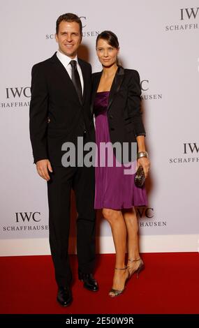 Der Manager der deutschen Fußball-Nationalmannschaft Oliver Bierhoff und seine Frau nehmen am 8. April 2008 an der Gala "The Crossing" des IWC Schaffhausen in der Genfer Palaexpo in Genf, Schweiz, Teil. Foto von Thierry Orban/Cameleon/ABACAPRESS.COM Stockfoto