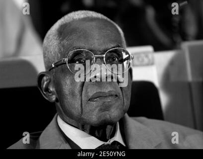 Französisch-karibischer Dichter und ehemaliger Bürgermeister von Fort de France Aime Cesaire während einer Zeremonie zu seinem 93. Geburtstag in Fort de France in der Französisch-Karibik Gebiet von Martinique, am 23. Juni 2006. Foto von Patrice Coppee/ABACAPRESS.COM Stockfoto
