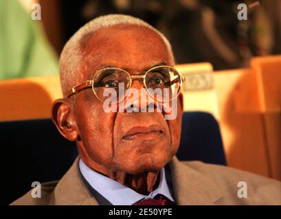 Französisch-karibischer Dichter und ehemaliger Bürgermeister von Fort de France Aime Cesaire während einer Zeremonie zu seinem 93. Geburtstag in Fort de France in der Französisch-Karibik Gebiet von Martinique, am 23. Juni 2006. Foto von Patrice Coppee/ABACAPRESS.COM Stockfoto