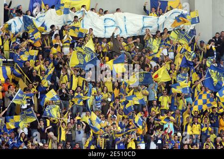 Clermonts Fans beim französischen Top 14 Rugby Union Spiel Toulouse gegen Clermont-Ferrand im Stadion in Toulouse, Frankreich am 19. April 2008. Clermont setzte sich in Pole Position, um Spitze der französischen Meisterschaft am Samstag zu beenden, als sie den zweitplatzierten Toulouse 23-11 schlagen, um ihren fünften Sieg in Folge zu verzeichnen und ihnen fünf Punkte vor ihren Rivalen zu schicken. Foto von Alex/Cameleon/ABACAPRESS.COM Stockfoto