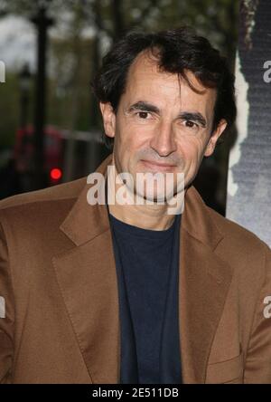 Schauspieler Albert Dupontel nimmt an der Premiere von 2 Jours A Tuer' Teil, die am 21. April 2008 im Marignan-Theater in Paris, Frankreich, stattfand. Foto von Denis Guignebourg/ABACAPRESS.COM Stockfoto