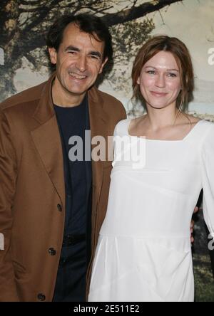 Albert Dupontel und Marie-Josee Croze nehmen an der Premiere von 2 Jours A Tuer' Teil, die am 21. April 2008 im Marignan-Theater in Paris, Frankreich, stattfand. Foto von Denis Guignebourg/ABACAPRESS.COM Stockfoto