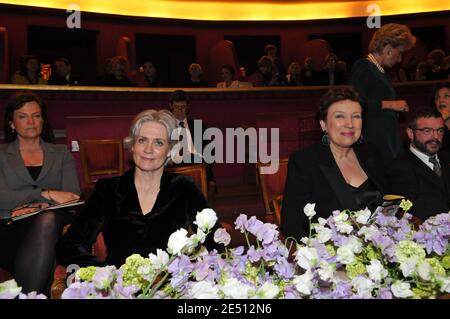 Die Ehefrau des französischen Premierministers Penelope Fillon (L) und Gesundheitsministerin Roselyne Bachelot bei der Amnesty International Gala "Musique Contre L'oubli" am 23. April 2008 im Theater des Champs-ElysÀes in Paris, Frankreich. Foto von Ammar Abd Rabbo/ABACAPRESS.COM Stockfoto