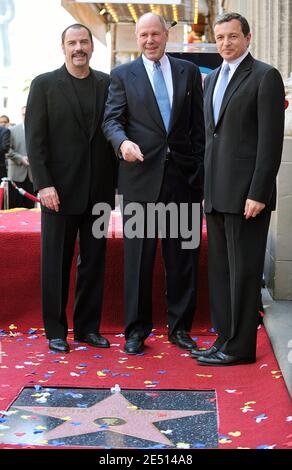 Der ehemalige Walt Disney Co. CEO Michael D. Eisner wird am 25. April 2008 auf dem Hollywood Walk of Fame neben dem El Capitan Theater in Los Angeles, CA, USA, mit dem 2.361. Star geehrt. Foto von Lionel Hahn/ABACAPRESS.COM Stockfoto