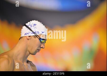 Der Franzose Alain Bernard tritt bei den französischen Schwimmmeisterschaften in Dunkerque, Frankreich, am 27. April 2008 auf 50 m Freistil bei den Männern an. Foto von Christophe Guibbaud/Cameleon/ABACAPRESS.COM Stockfoto