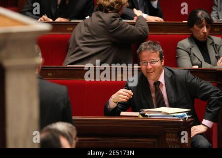 Der französische Hochkommissar für aktive Solidarität gegen Armut Martin Hirsch und die Juniorministerin für Urbans-Angelegenheiten Fadela Amara während einer Arbeitssitzung in der Nationalversammlung am 29. April 2008 in Paris. Foto von Mehdi Taamallah/ABACAPRESS.COM Stockfoto