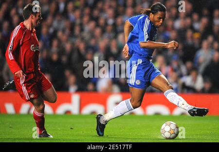 Chelsea's Didier Drogba punktet beim UEFA Champions League Soccer Spiel, Halbfinale, Second Leg, Chelsea gegen Liverpool an der Stamford Bridge in London, Großbritannien am 30. April 2008. Chelsea gewann 3:2. Chelsea erreicht sein erstes Champions-League-Finale. Foto von Steeve McMay/Cameleon/ABACAPRESS.COM Stockfoto