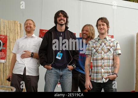 DIE US-Band Foo Fighters spielt live auf der Bühne während der 3. Ausgabe des "Rock en seine" Musikfestivals, in Saint-Cloud bei Paris, Frankreich, am 25. August 2005. Foto von DS/ABACAPRESS.COM Stockfoto