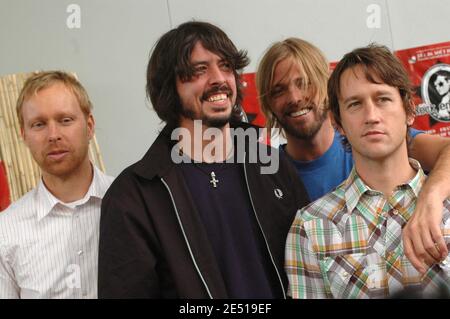 DIE US-Band Foo Fighters spielt live auf der Bühne während der 3. Ausgabe des "Rock en seine" Musikfestivals, in Saint-Cloud bei Paris, Frankreich, am 25. August 2005. Foto von DS/ABACAPRESS.COM Stockfoto