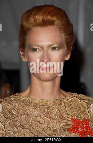 Tilda Swinton kommt zur Gala des Costume Institute 2008 zur Feier der Ausstellung "Superhelden: Fashion and Fantasy", die am 5. Mai 2008 im Metropolitan Museum of Art in New York City, USA, stattfindet. Foto von Gregorio Binuya/ABACAPRESS.COM Stockfoto