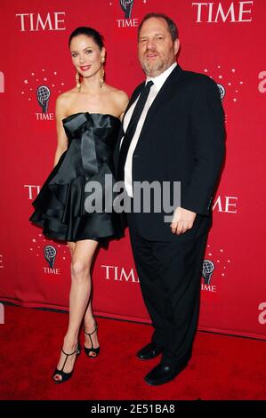 Der Filmproduzent Harvey Weinstein und die Designerin Georgina Chapman kommen zur Gala „100 Most Influential People in the World“ des Time Magazine, die am 8. Mai 2008 in der Frederick P. Rose Hall in New York City, NY, USA, stattfand. Foto von Gregorio Binuya/ABACAUSA.COM Stockfoto