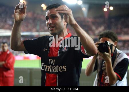PSG-Kapitän Pedro Miguel Pauleta reagiert am Ende seines letzten französischen Fußballspiels der Ersten Liga, das zwischen ihrem Team während des französischen Fußballspiels der Ersten Liga gespielt wurde, Paris Saint-Germain vs. Als Saint-Etienne im Parc des Princes Stadion in Paris, Frankreich am 10. Mai 2008. Das Spiel endete in einem Unentschieden von 1-1. Foto von Mehdi Taamallah/Cameleon/ABACAPRESS.COM Stockfoto