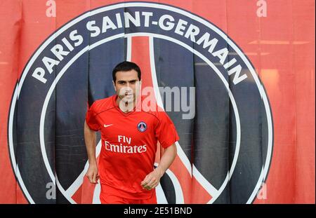 PSG Kapitän Pedro Miguel Pauleta kommt auf dem Platz während der Französisch First League Soccer Spiel, Paris Saint-Germain gegen als Saint-Etienne im Parc des Princes Stadion in Paris, Frankreich am 10. Mai 2008. Das Spiel endete in einem Unentschieden von 1-1. Foto von McMay Steeve/Cameleon/ABACAPRESS.COM Stockfoto