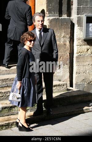 Jack lang und seine Frau Monique kommen am 13. Mai 2008 zu einem Gottesdienst zur Hommage an TV-Moderator Pascal Sevran in der Kirche St. Louis en l'Ile in Paris, Frankreich. Sevran starb am vergangenen Freitag im Alter von 62 Jahren. Foto von Guignebourg-Taamallah/ABACAPRESS.COM Stockfoto