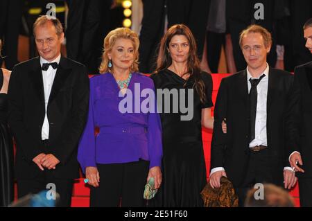 Hippolyte Girardot, Chiara Mastroianni, Catherine Deneuve und Regisseur Arnaud Desplechin verlassen am 16. Mai 2008 den roten Teppich des Palais des Festivals in Cannes, Frankreich, nach der Vorführung von "UN Conte de Noel", die im Wettbewerb beim 61. Filmfestival von Cannes vorgestellt wurde Foto von Hahn-Nebinger-Orban/ABACAPRESS.COM Stockfoto