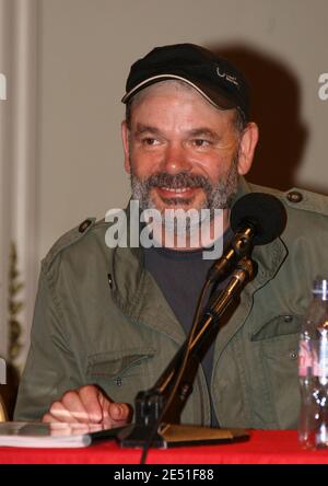 EXKLUSIV. Der Schauspieler Jean-Pierre Darroussin ist während der Sendung "Le Fou du ROI" von France Inter zu sehen, die Stephane Bern während der 61. Filmfestspiele von Cannes am 16. Mai 2008 in Cannes, Frankreich, ausstrahlte. Foto von Denis Guignebourg/ABACAPRESS.COM Stockfoto