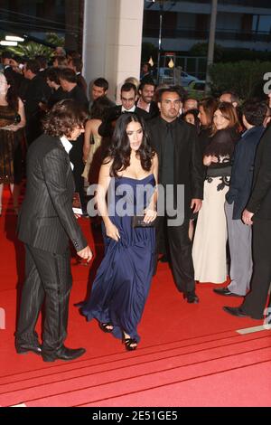 Die Schauspielerin Salma Hayek nimmt am 17. Mai 2008 am 'Charity Poker Festival' im 'Palm Beach' Casino Teil, während der 61. Internationalen Filmfestspiele in Cannes, Frankreich. Foto von Benoit Pinguet/ABACAPRESS.COM Stockfoto