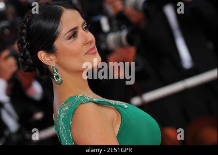 Salma Hayek bei der Ankunft im Palais des Festivals in Cannes, Frankreich, am 18. Mai 2008, für die Vorführung von Steven Spielbergs Indiana Jones und dem Königreich des Kristallschädels, die bei den 61. Filmfestspielen von Cannes nicht mehr im Wettbewerb gezeigt wurden. Foto von Hahn-Nebinger-Orban/ABACAPRESS.COM Stockfoto