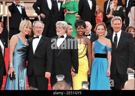 Steven Spielberg, George Lucas, Calista Flockhart, Harrison Ford, Melody Hoffman, Kate Capshaw, Karen Allen und Shia LaBeouf bei der Ankunft im Palais des Festivals in Cannes, Frankreich, 18. Mai 2008, Für die Vorführung von Steven Spielbergs Indiana Jones und dem Königreich des Kristallschädels, die beim 61. Filmfestival in Cannes außer Konkurrenz gestellt wurden. Foto von Hahn-Nebinger-Orban/ABACAPRESS.COM Stockfoto