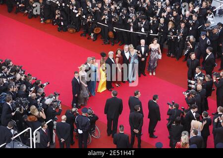 Steven Spielberg, George Lucas, Calista Flockhart, Harrison Ford, Melody Hobson, Kate Capshaw, Karen Allen und Shia LaBeouf bei der Ankunft im Palais des Festivals in Cannes, Frankreich, 18. Mai 2008, Für die Vorführung von Steven Spielbergs Indiana Jones und dem Königreich des Kristallschädels, die beim 61. Filmfestival in Cannes außer Konkurrenz gestellt wurden. Foto von Nicolas Arsov/Pool/ABACAPRESS.COM Stockfoto